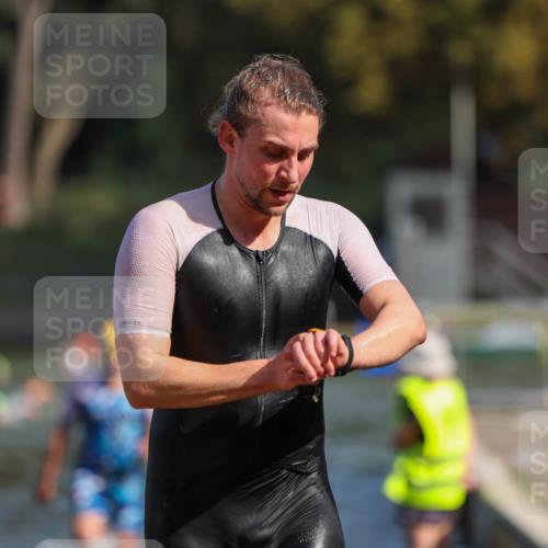 08.09.2024 - Stadtparktriathlon Michael Strokosch http://msf.ph/oto/7033319 08.09.2024 11:32:42 Schwimmen 667, 694, 695 meine-sportfotos.de