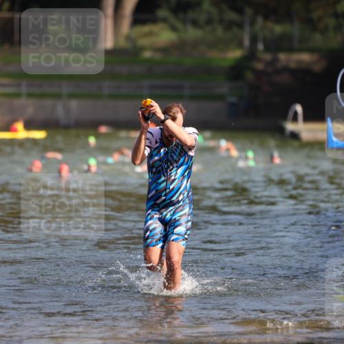 08.09.2024 - Stadtparktriathlon Michael Strokosch http://msf.ph/oto/7033321 08.09.2024 11:32:44 Schwimmen 667, 694, 695 meine-sportfotos.de