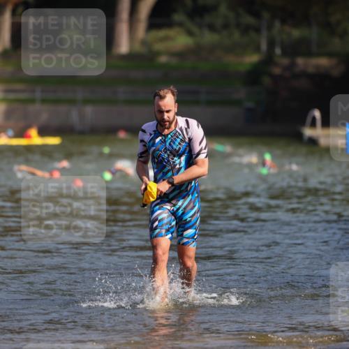 08.09.2024 - Stadtparktriathlon Michael Strokosch http://msf.ph/oto/7033323 08.09.2024 11:32:44 Schwimmen 667, 694, 695 meine-sportfotos.de