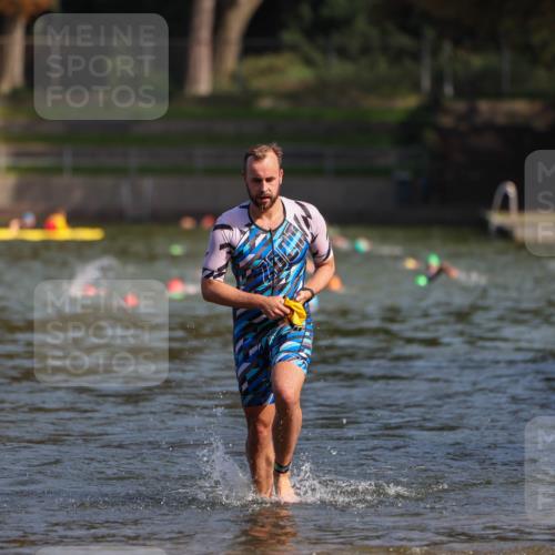 08.09.2024 - Stadtparktriathlon Michael Strokosch http://msf.ph/oto/7033325 08.09.2024 11:32:45 Schwimmen 667, 694 meine-sportfotos.de
