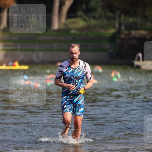 08.09.2024 - Stadtparktriathlon Michael Strokosch http://msf.ph/oto/7033327 08.09.2024 11:32:45 Schwimmen 667, 694 meine-sportfotos.de