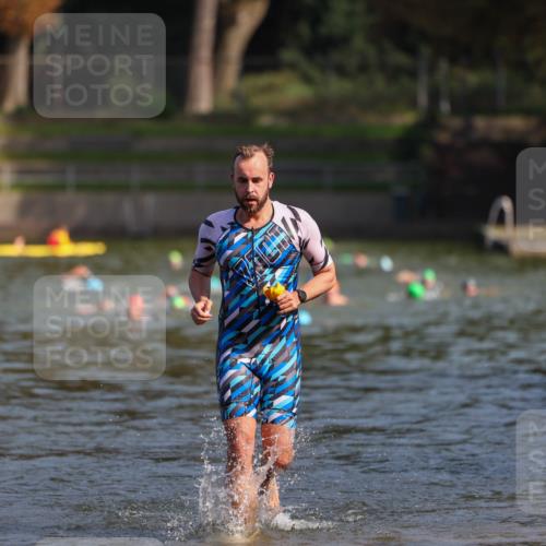 08.09.2024 - Stadtparktriathlon Michael Strokosch http://msf.ph/oto/7033329 08.09.2024 11:32:45 Schwimmen 667, 694 meine-sportfotos.de
