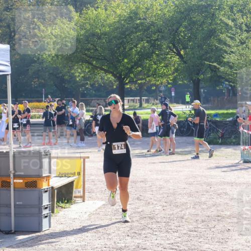 08.09.2024 - Stadtparktriathlon Luisa Fischer http://msf.ph/oto/7033332 08.09.2024 10:09:32 Ziel 173, 174 meine-sportfotos.de