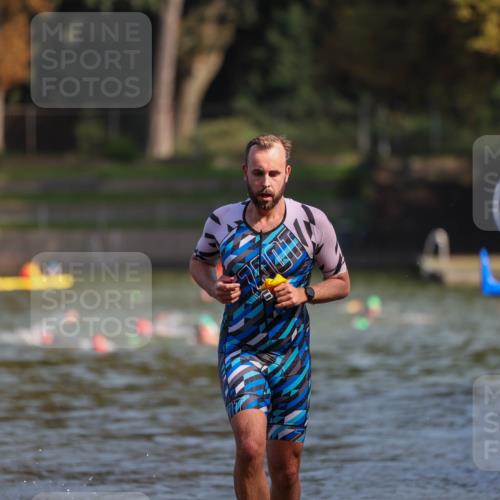 08.09.2024 - Stadtparktriathlon Michael Strokosch http://msf.ph/oto/7033338 08.09.2024 11:32:47 Schwimmen 667, 694 meine-sportfotos.de