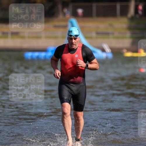 08.09.2024 - Stadtparktriathlon Michael Strokosch http://msf.ph/oto/7033342 08.09.2024 11:32:48 Schwimmen 667, 694 meine-sportfotos.de