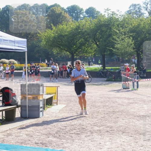 08.09.2024 - Stadtparktriathlon Luisa Fischer http://msf.ph/oto/7033371 08.09.2024 10:10:08 Ziel 151, 155, 156 meine-sportfotos.de