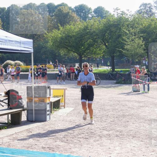 08.09.2024 - Stadtparktriathlon Luisa Fischer http://msf.ph/oto/7033373 08.09.2024 10:10:08 Ziel 151, 155, 156 meine-sportfotos.de