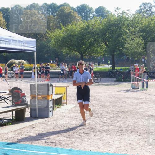 08.09.2024 - Stadtparktriathlon Luisa Fischer http://msf.ph/oto/7033375 08.09.2024 10:10:08 Ziel 151, 155, 156 meine-sportfotos.de