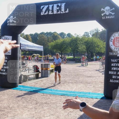 08.09.2024 - Stadtparktriathlon Luisa Fischer http://msf.ph/oto/7033376 08.09.2024 10:10:09 Ziel 151, 155, 156 meine-sportfotos.de