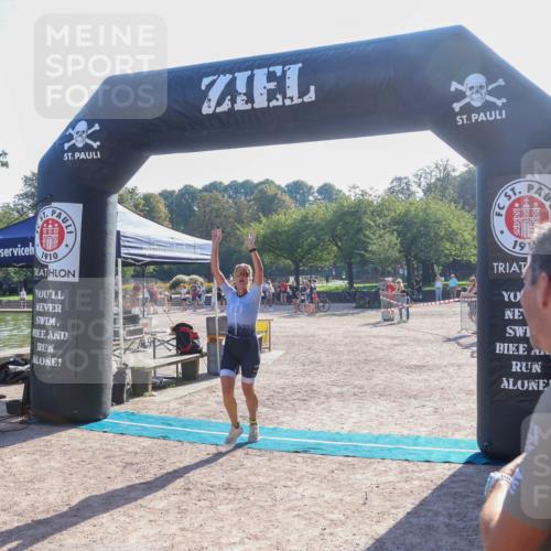08.09.2024 - Stadtparktriathlon Luisa Fischer http://msf.ph/oto/7033381 08.09.2024 10:10:09 Ziel 151, 155, 156 meine-sportfotos.de
