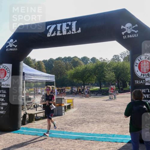 08.09.2024 - Stadtparktriathlon Luisa Fischer http://msf.ph/oto/7033424 08.09.2024 10:11:12 Ziel 140 meine-sportfotos.de