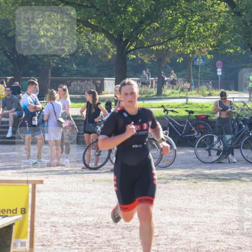 08.09.2024 - Stadtparktriathlon Luisa Fischer http://msf.ph/oto/7033442 08.09.2024 10:14:31 Ziel 157 meine-sportfotos.de