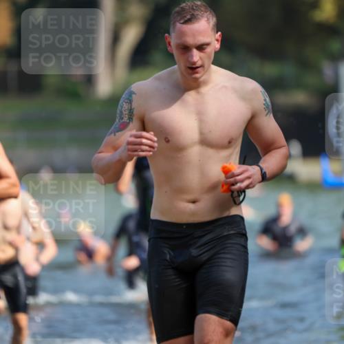 08.09.2024 - Stadtparktriathlon Michael Strokosch http://msf.ph/oto/7033456 08.09.2024 11:33:33 Schwimmen 663, 683, 688, 693, 714, 715, 738, 747 meine-sportfotos.de