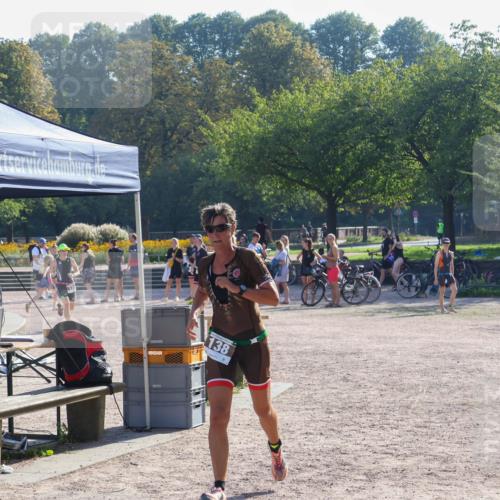 08.09.2024 - Stadtparktriathlon Luisa Fischer http://msf.ph/oto/7033461 08.09.2024 10:14:45 Ziel 134, 138, 159 meine-sportfotos.de