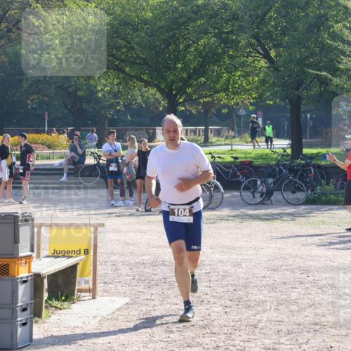 08.09.2024 - Stadtparktriathlon Luisa Fischer http://msf.ph/oto/7033475 08.09.2024 10:15:33 Ziel 104 meine-sportfotos.de