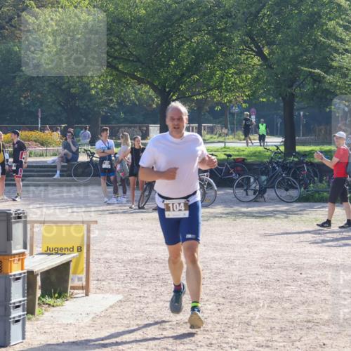 08.09.2024 - Stadtparktriathlon Luisa Fischer http://msf.ph/oto/7033477 08.09.2024 10:15:33 Ziel 104 meine-sportfotos.de