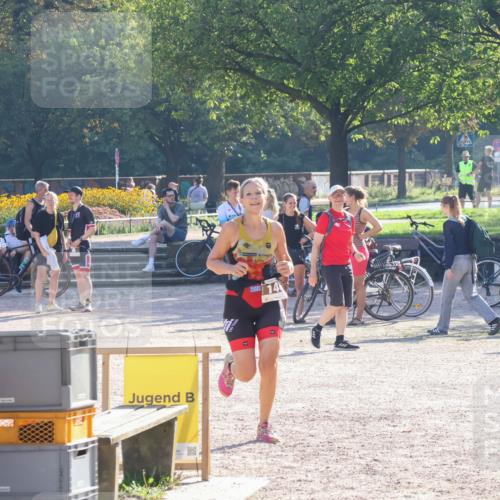 08.09.2024 - Stadtparktriathlon Luisa Fischer http://msf.ph/oto/7033491 08.09.2024 10:15:50 Ziel 146 meine-sportfotos.de