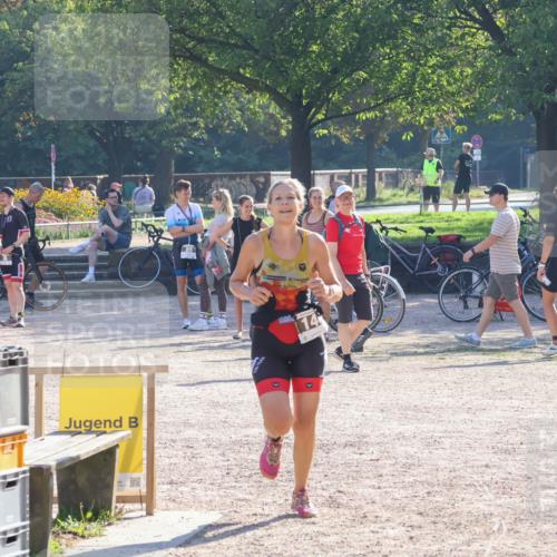 08.09.2024 - Stadtparktriathlon Luisa Fischer http://msf.ph/oto/7033496 08.09.2024 10:15:51 Ziel 146 meine-sportfotos.de