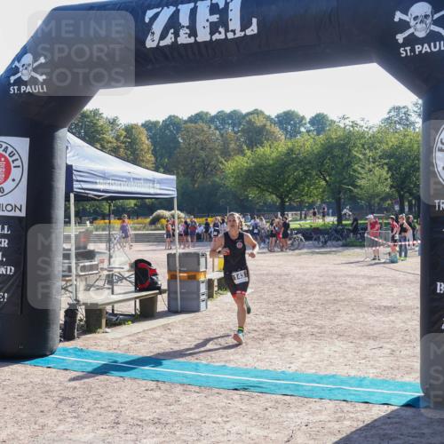 08.09.2024 - Stadtparktriathlon Luisa Fischer http://msf.ph/oto/7033513 08.09.2024 10:17:34 Ziel 143 meine-sportfotos.de