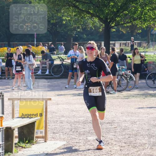 08.09.2024 - Stadtparktriathlon Luisa Fischer http://msf.ph/oto/7033535 08.09.2024 10:17:50 Ziel 161, 166 meine-sportfotos.de