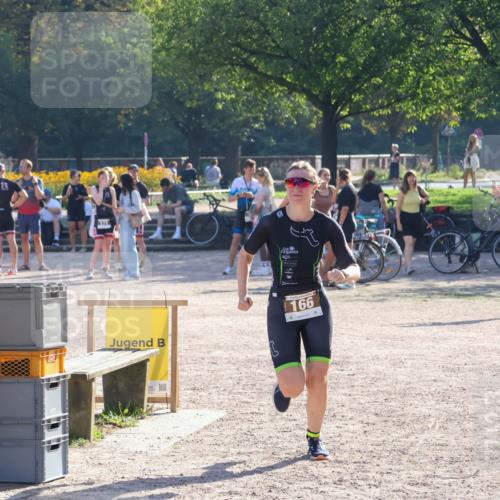08.09.2024 - Stadtparktriathlon Luisa Fischer http://msf.ph/oto/7033539 08.09.2024 10:17:51 Ziel 161, 166 meine-sportfotos.de