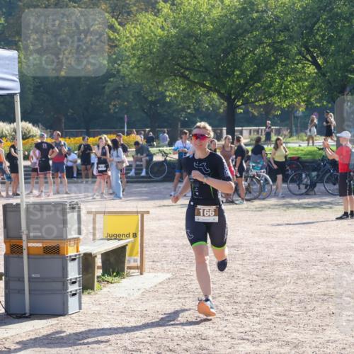 08.09.2024 - Stadtparktriathlon Luisa Fischer http://msf.ph/oto/7033541 08.09.2024 10:17:51 Ziel 161, 166 meine-sportfotos.de