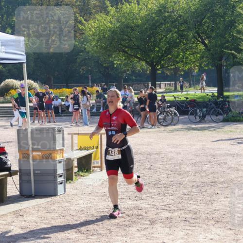 08.09.2024 - Stadtparktriathlon Luisa Fischer http://msf.ph/oto/7033551 08.09.2024 10:18:00 Ziel 148 meine-sportfotos.de