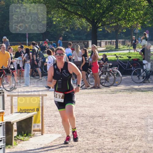 08.09.2024 - Stadtparktriathlon Luisa Fischer http://msf.ph/oto/7033604 08.09.2024 10:19:15 Ziel 163, 167 meine-sportfotos.de