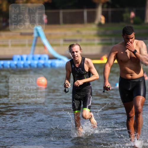 08.09.2024 - Stadtparktriathlon Michael Strokosch http://msf.ph/oto/7033613 08.09.2024 11:34:27 Schwimmen 684, 692 meine-sportfotos.de