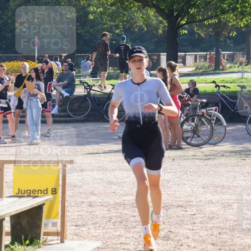 08.09.2024 - Stadtparktriathlon Luisa Fischer http://msf.ph/oto/7033622 08.09.2024 10:19:33 Ziel 152 meine-sportfotos.de