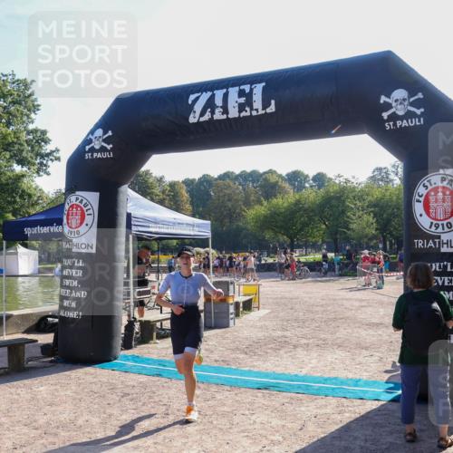 08.09.2024 - Stadtparktriathlon Luisa Fischer http://msf.ph/oto/7033632 08.09.2024 10:19:35 Ziel 152 meine-sportfotos.de