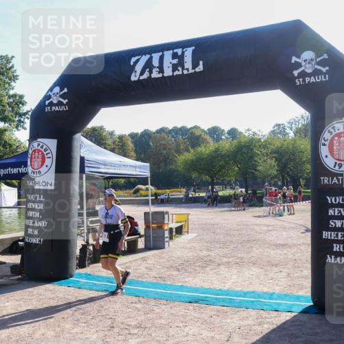 08.09.2024 - Stadtparktriathlon Luisa Fischer http://msf.ph/oto/7033709 08.09.2024 10:21:50 Ziel 162 meine-sportfotos.de