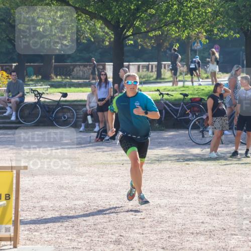 08.09.2024 - Stadtparktriathlon Luisa Fischer http://msf.ph/oto/7033713 08.09.2024 10:24:55 Ziel 164 meine-sportfotos.de