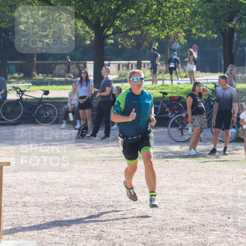 08.09.2024 - Stadtparktriathlon Luisa Fischer http://msf.ph/oto/7033715 08.09.2024 10:24:55 Ziel 164 meine-sportfotos.de