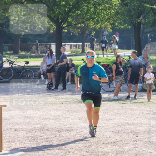08.09.2024 - Stadtparktriathlon Luisa Fischer http://msf.ph/oto/7033718 08.09.2024 10:24:55 Ziel 164 meine-sportfotos.de