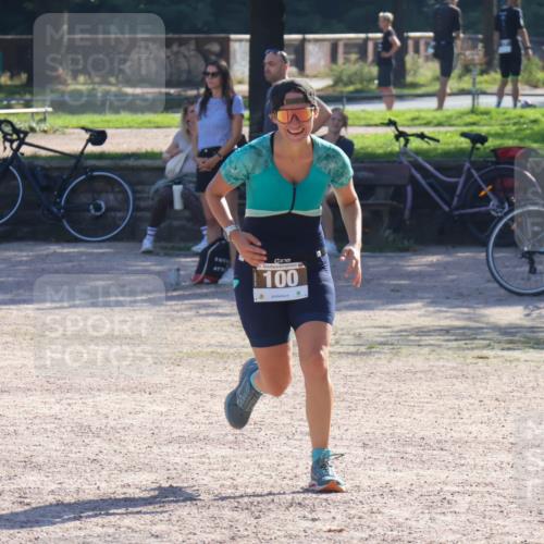 08.09.2024 - Stadtparktriathlon Luisa Fischer http://msf.ph/oto/7033731 08.09.2024 10:26:23 Ziel 100 meine-sportfotos.de