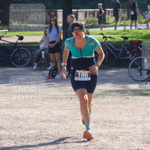 08.09.2024 - Stadtparktriathlon Luisa Fischer http://msf.ph/oto/7033733 08.09.2024 10:26:23 Ziel 100 meine-sportfotos.de