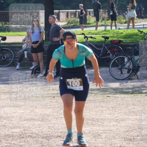 08.09.2024 - Stadtparktriathlon Luisa Fischer http://msf.ph/oto/7033737 08.09.2024 10:26:24 Ziel 100 meine-sportfotos.de