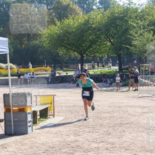 08.09.2024 - Stadtparktriathlon Luisa Fischer http://msf.ph/oto/7033741 08.09.2024 10:26:24 Ziel 100 meine-sportfotos.de
