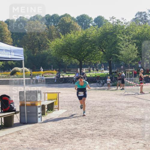 08.09.2024 - Stadtparktriathlon Luisa Fischer http://msf.ph/oto/7033743 08.09.2024 10:26:24 Ziel 100 meine-sportfotos.de
