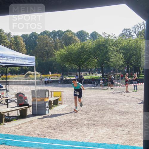 08.09.2024 - Stadtparktriathlon Luisa Fischer http://msf.ph/oto/7033746 08.09.2024 10:26:25 Ziel 100 meine-sportfotos.de