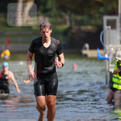 08.09.2024 - Stadtparktriathlon Michael Strokosch http://msf.ph/oto/7033747 08.09.2024 11:35:21 Schwimmen 677, 726 meine-sportfotos.de