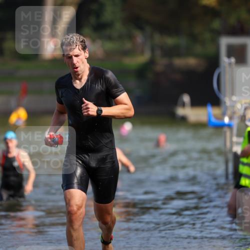 08.09.2024 - Stadtparktriathlon Michael Strokosch http://msf.ph/oto/7033749 08.09.2024 11:35:22 Schwimmen 677, 726, 735 meine-sportfotos.de