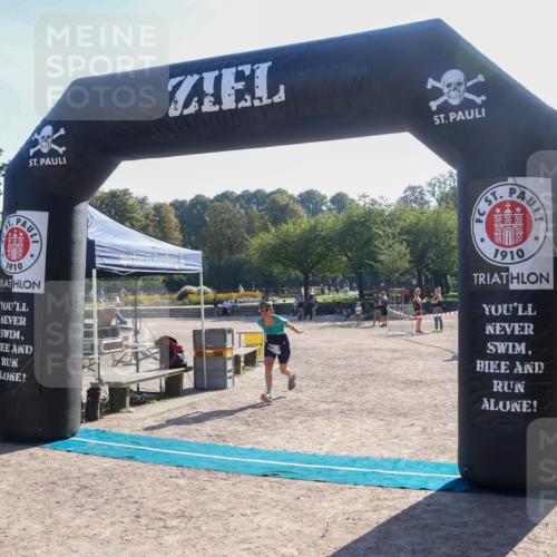 08.09.2024 - Stadtparktriathlon Luisa Fischer http://msf.ph/oto/7033750 08.09.2024 10:26:25 Ziel 100 meine-sportfotos.de