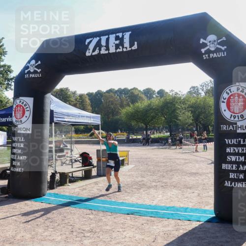 08.09.2024 - Stadtparktriathlon Luisa Fischer http://msf.ph/oto/7033754 08.09.2024 10:26:26 Ziel 100 meine-sportfotos.de