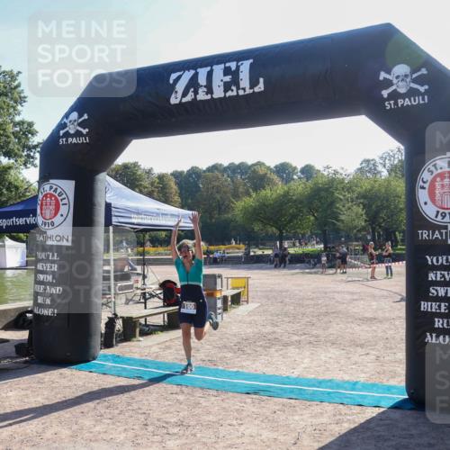 08.09.2024 - Stadtparktriathlon Luisa Fischer http://msf.ph/oto/7033755 08.09.2024 10:26:26 Ziel 100 meine-sportfotos.de