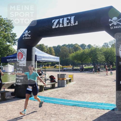 08.09.2024 - Stadtparktriathlon Luisa Fischer http://msf.ph/oto/7033760 08.09.2024 10:26:26 Ziel 100 meine-sportfotos.de