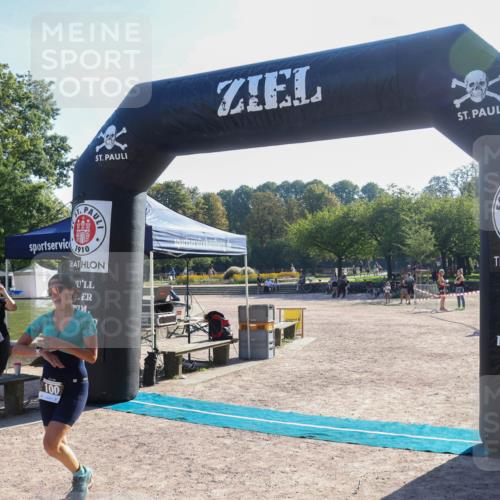08.09.2024 - Stadtparktriathlon Luisa Fischer http://msf.ph/oto/7033762 08.09.2024 10:26:27 Ziel 100 meine-sportfotos.de