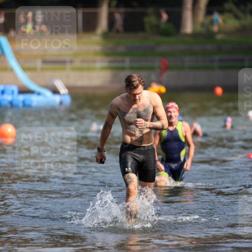 08.09.2024 - Stadtparktriathlon Michael Strokosch http://msf.ph/oto/7033838 08.09.2024 11:35:55 Schwimmen 717, 740 meine-sportfotos.de