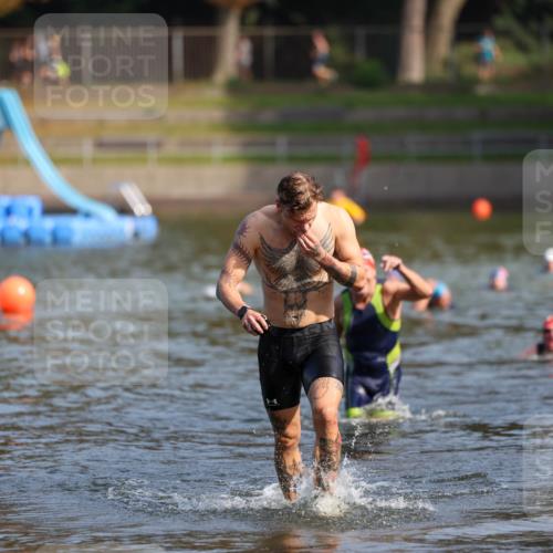08.09.2024 - Stadtparktriathlon Michael Strokosch http://msf.ph/oto/7033843 08.09.2024 11:35:56 Schwimmen 717, 740 meine-sportfotos.de